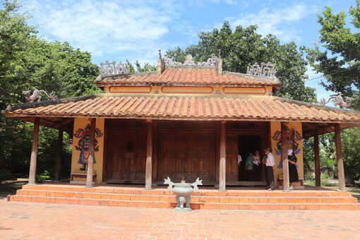 Di chuyển bằng tàu hỏa và xe khách/ô tô