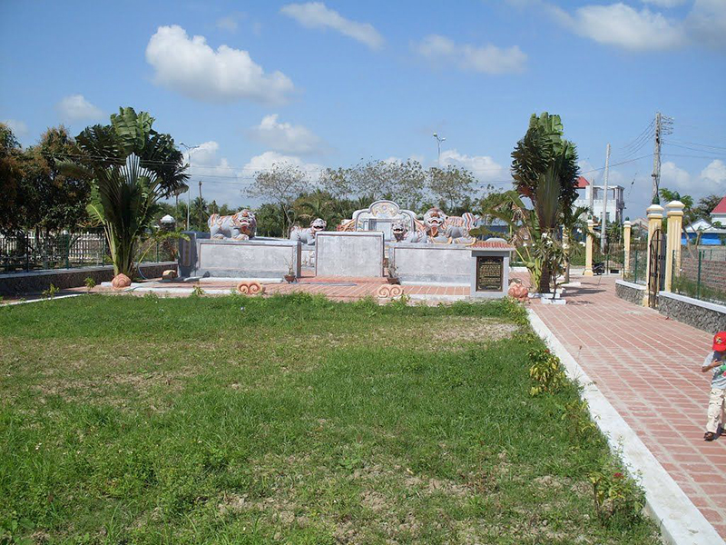Lăng Bà Vú Nha Trang có địa chỉ ở đâu?