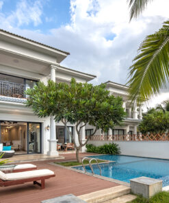 Ẩm thực đa dạng và không gian nhà hàng thơ mộng